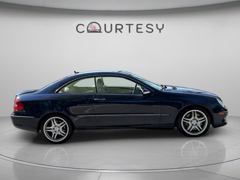 Used 2009 Mercedes-Benz CLK 550 Coupe image 8