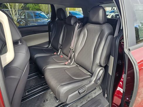 New 2026 Kia Carnival FWD image 23