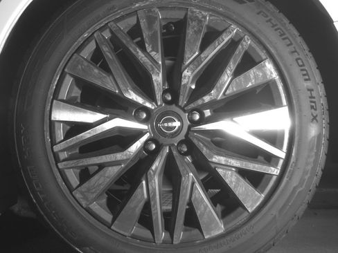 Used 2025 Nissan Altima 2.5 SV FWD image 14