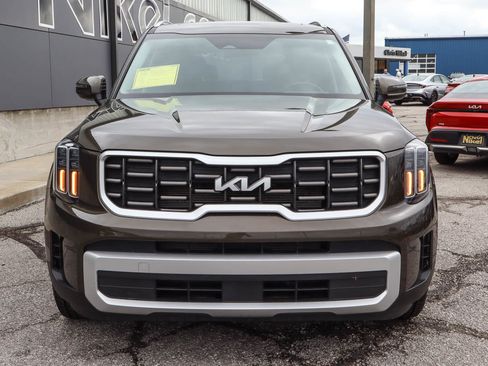Used 2025 Kia Telluride S FWD image 2