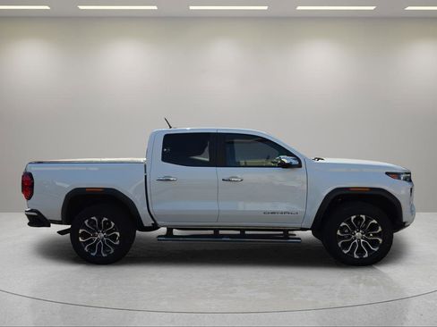 Used 2023 GMC Canyon Denali image 5