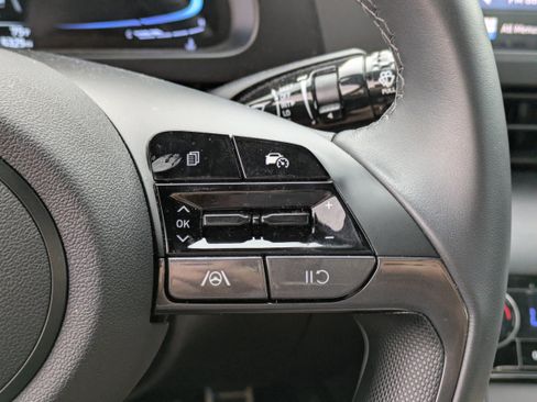 Used 2025 Hyundai Elantra Sport image 23