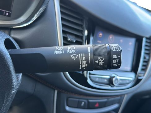 Used 2020 Chevrolet Trax LT w/ LT Convenience Package image 29