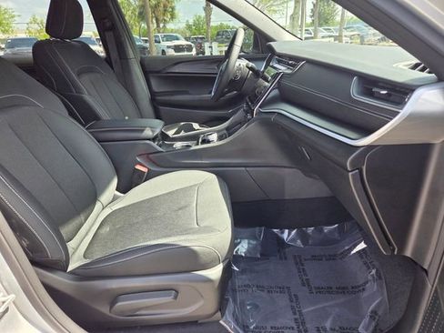 Certified 2025 Jeep Grand Cherokee L Laredo w/ Luxury Tech Group I RWD image 14