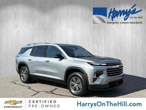 Certified 2025 Chevrolet Traverse LT image 1