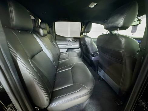 Used 2017 Toyota Tacoma TRD Off-Road w/ Tow Package (A/T) image 31