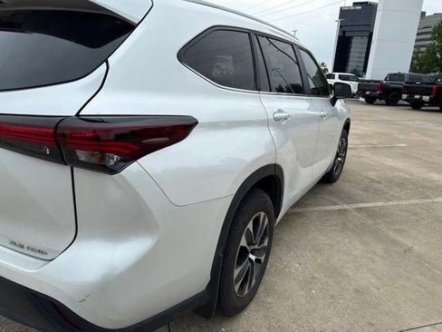 Certified 2024 Toyota Highlander XLE AWD/4WD image 9