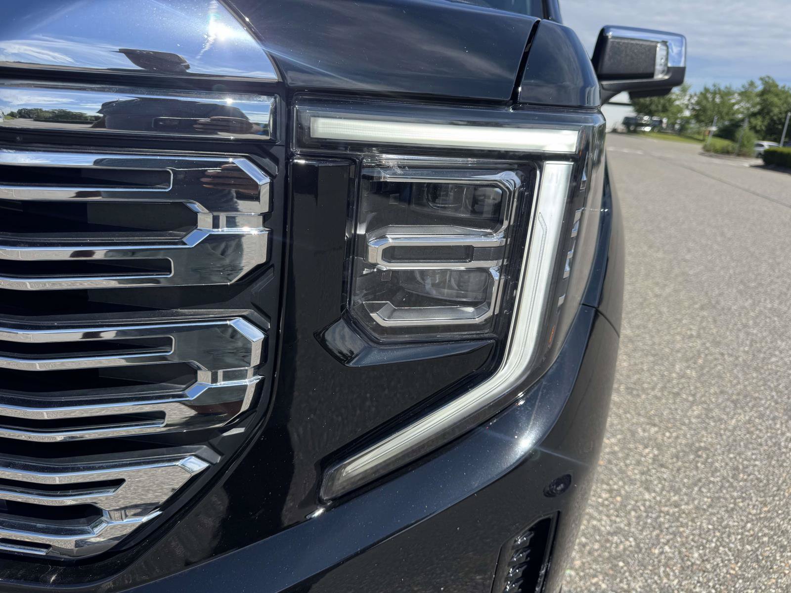 Used 2024 GMC Sierra 1500 Denali w/ Technology Package AWD/4WD image 6