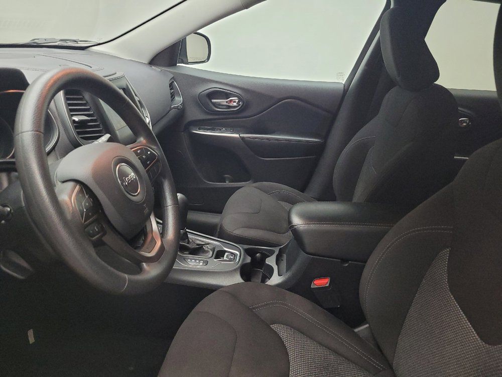 Used 2019 Jeep Cherokee Latitude w/ Popular Appearance Group FWD image 17