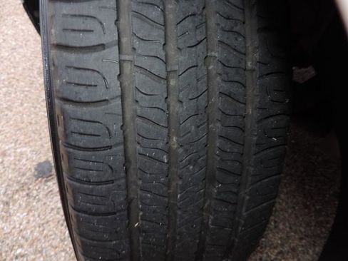 Used 2018 Chevrolet Equinox Premier image 16