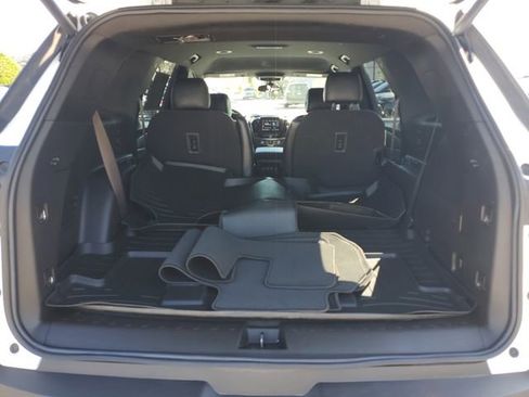 Used 2023 Chevrolet Traverse LT image 9