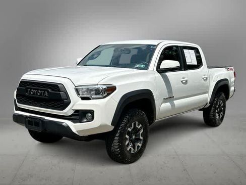 Used 2018 Toyota Tacoma TRD Off-Road AWD/4WD image 1