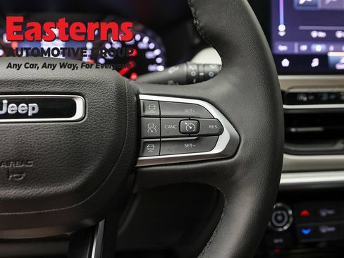 Used 2025 Jeep Compass Limited AWD/4WD image 16