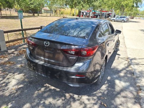 Used 2018 MAZDA MAZDA3 Touring image 4