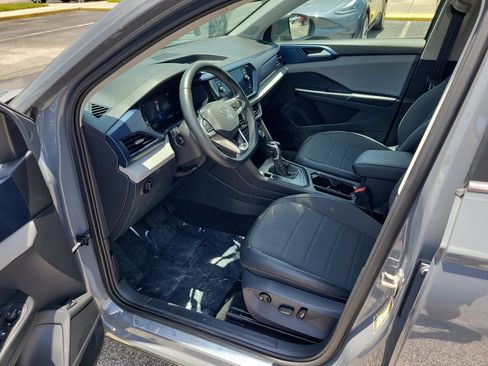 Used 2022 Volkswagen Taos SE FWD image 14