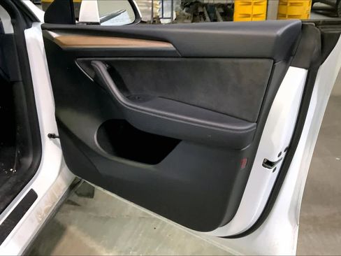 Used 2023 Tesla Model Y AWD image 22