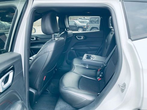 Used 2025 Jeep Compass Trailhawk image 22