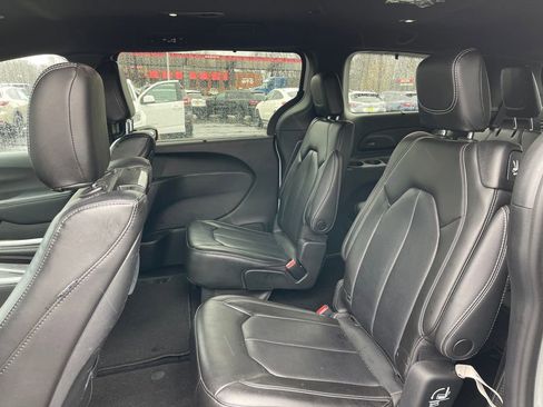 Used 2023 Chrysler Pacifica Touring-L w/ Uconnect Theater Family Group image 14