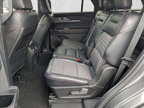 Used 2025 Ford Explorer ST-Line w/ ST-Line Street Pack AWD/4WD image 17