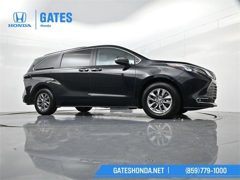 Used 2024 Toyota Sienna XLE image 42