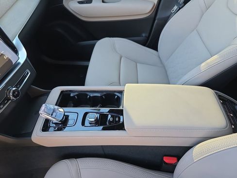 New 2026 Volvo XC90 B5 Plus image 28