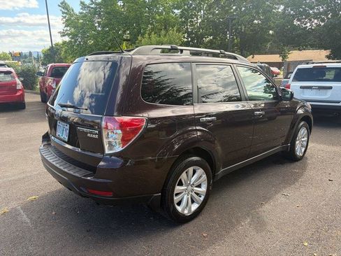 Used 2013 Subaru Forester 2.5X Premium w/ All-Weather Plus Pkg AWD/4WD image 2