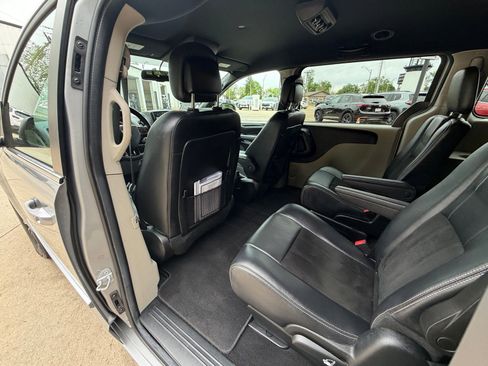 Used 2017 Dodge Grand Caravan SXT FWD image 27