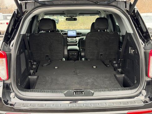 Used 2023 Ford Explorer XLT w/ Equipment Group 202A AWD/4WD image 4