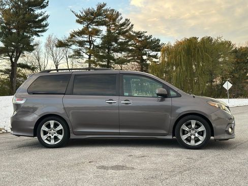 Used 2013 Toyota Sienna SE image 8