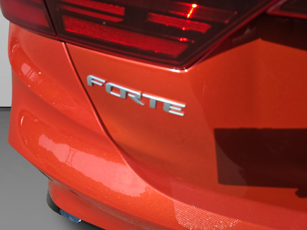 Used 2022 Kia Forte GT-Line w/ GT-Line Technology Package FWD image 15