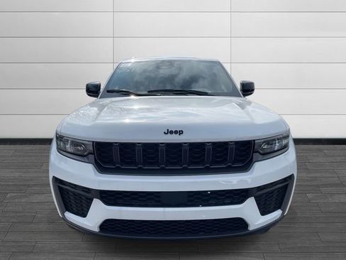 New 2026 Jeep Grand Cherokee Altitude image 8