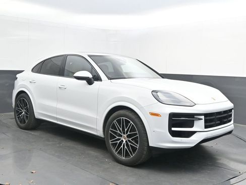 New 2025 Porsche Cayenne Coupe image 7