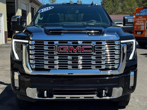 Used 2025 GMC Sierra 3500 Denali AWD/4WD image 9