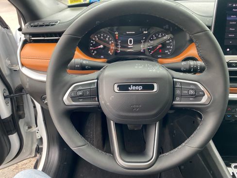 Used 2025 Jeep Compass Limited AWD/4WD image 10