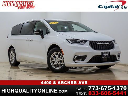 Used 2024 Chrysler Pacifica Touring-L FWD image 1