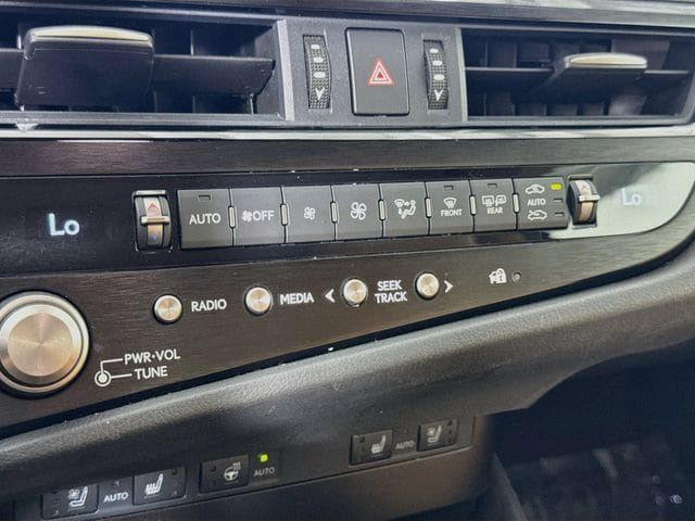 Used 2024 Lexus ES 300h w/ Premium Package FWD image 16