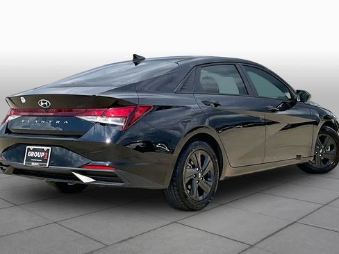 Used 2023 Hyundai Elantra SEL FWD image 13