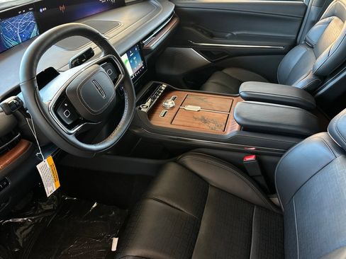 New 2026 Lincoln Navigator L Black Label AWD/4WD image 9