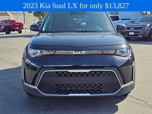 Used 2023 Kia Soul LX w/ LX Technology Package FWD image 3
