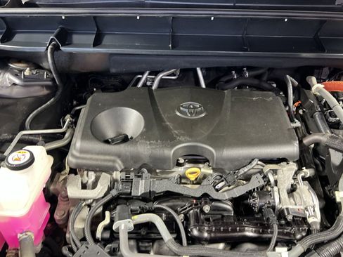 Used 2020 Toyota Highlander XLE image 31