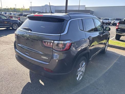 Used 2022 Jeep Compass Latitude w/ Sun and Sound Group FWD image 20