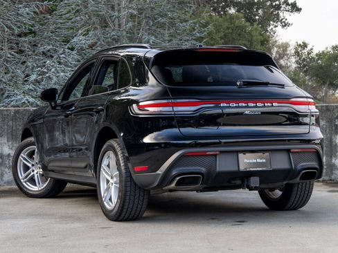 Certified 2025 Porsche Macan image 3