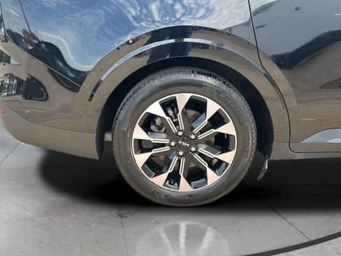 Used 2024 Kia Carnival EX FWD image 30