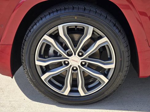 Used 2020 GMC Terrain Denali w/ Denali Premium Package FWD image 8