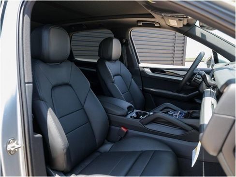 New 2025 Porsche Cayenne image 28