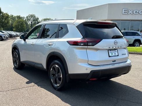 Certified 2024 Nissan Rogue SV w/ SV Premium Package AWD/4WD image 4