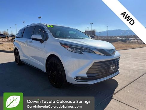 Used 2022 Toyota Sienna Platinum image 1