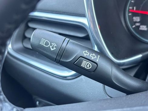 Used 2020 Chevrolet Equinox LT w/ Driver Convenience Package FWD image 21