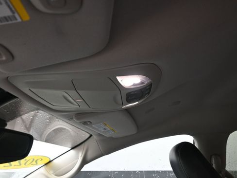 Used 2022 Chrysler Pacifica Touring-L image 22