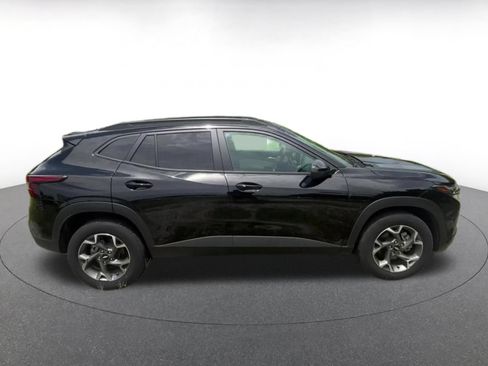 Used 2025 Chevrolet Trax LT w/ LT Convenience Package FWD image 15